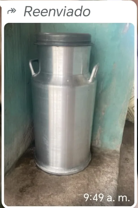 Foto enviada por un cliente de su cantina de aluminio recibida